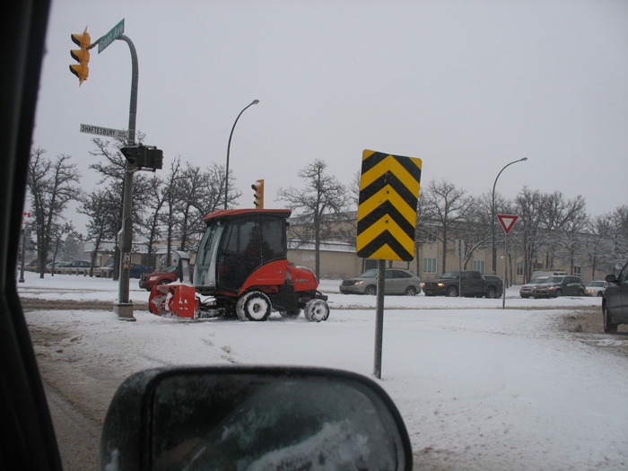 Виннипег погода в Виннипеге весна снег уборка Канада Winnipeg snow