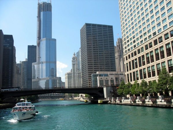 Небоскрёбы Чикаго и экскурсия на корабле по реке