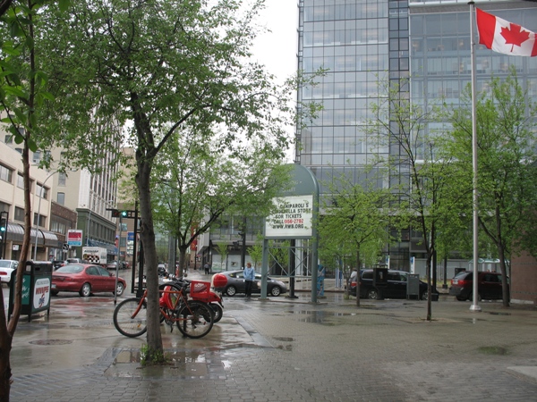 фотография Виннипега, дождь даунтаун, Грэм авеню. Winnipeg, Graham Avenue