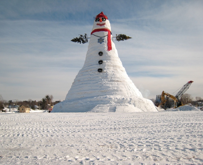самый большой в мире снеговик
