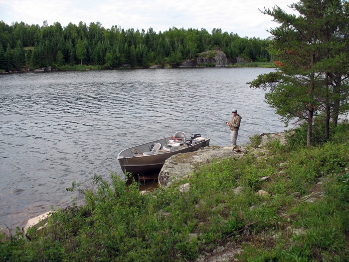 Влади Гутарц рыбалка на озере Walleye Lake Онтарио Канада Ontario Canada