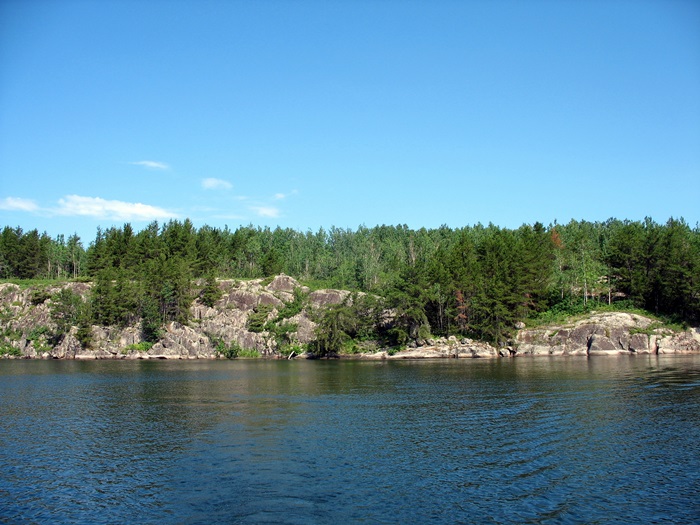 берег озера Walleye Lake Онтарио Канада Ontario Canada