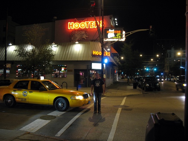 фотография ночного города Чикаго Хутерс и Черняков