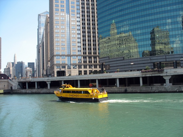 речное такси по реке Чикаго