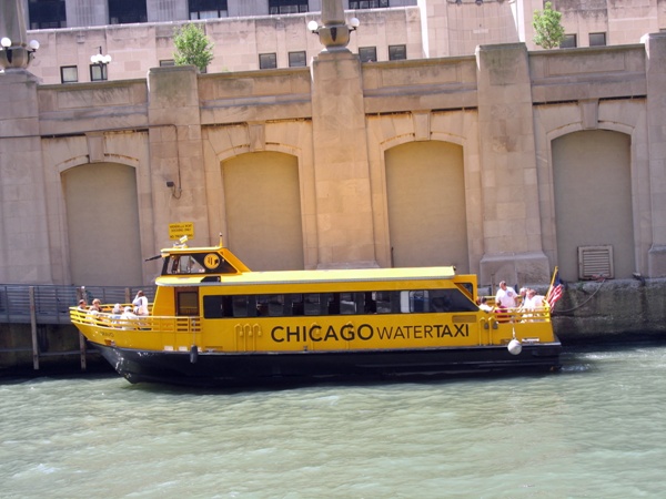 водное речное такси Чикаго