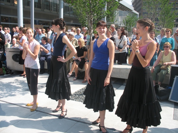 Виннипег, Виннипежский Королевский Балет, балерины в ожидании канкана. Royal Winnipeg Ballet cancan dancers