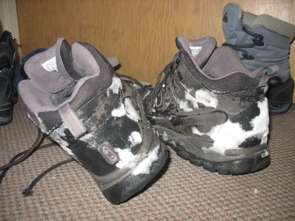 фотографии зимней обуви, зимняя обувь в Канаде. Winter shoes Canada