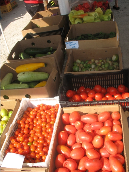 Овощи - выращенно в Манитобе. Фермерский рынок в Виннипеге