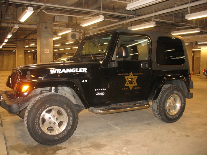 Настоящие сионисты на Jeep Wrangler с магендавидом