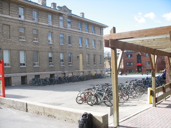 Университет Виннипега велосипеды University of Winnipeg bikes