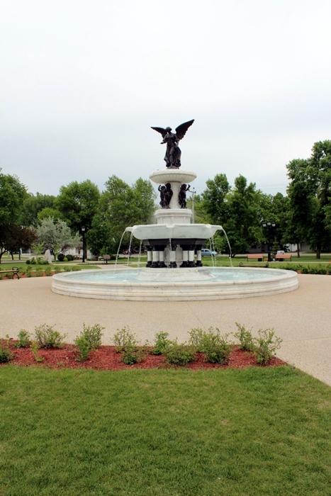 Винклер Манитоба парк фонтан Winkler Manitoba Bethel Heritage Park fountain