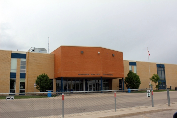 Винклер Манитоба школа Winkler Manitoba Garden Valley Collegiate