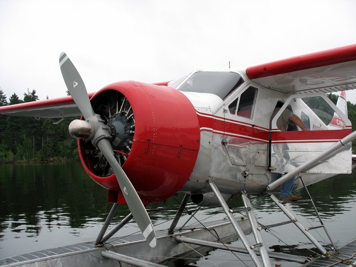 гидроплан DHC-2 Beaver авиокомпании River Air озеро Walleye Lake Онтарио Канада Ontario Canada