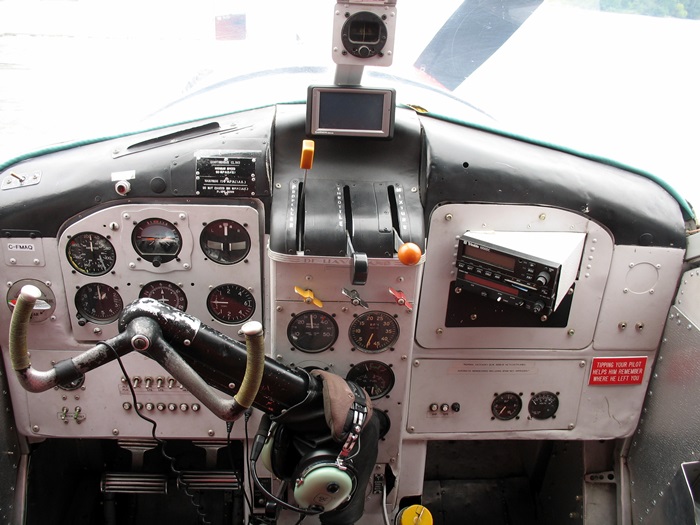гидроплан DHC-2 Beaver Канада кабина приборная панель DHC-2 Beaver