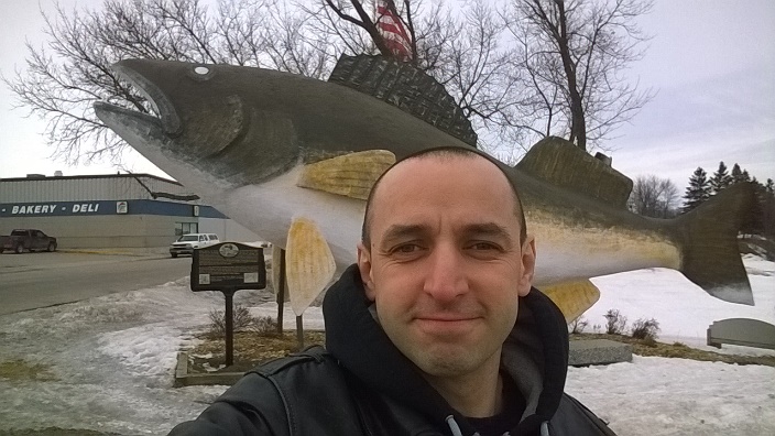 Черняков и Willie Walleye Minnesota памятник рыба граница Миннесота и Онтарио Канада Chernyakov