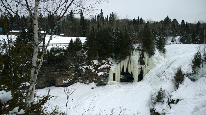 Водопады Какакбека Kakabeka Falls. На машине по Канаде, Онтарио. Дорога из Fort Frances в Thunder Bay