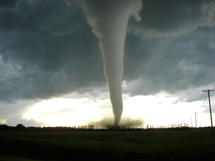 Торнадо F5 Илай, Манитоба. F5 tornado Elie, Manitoba