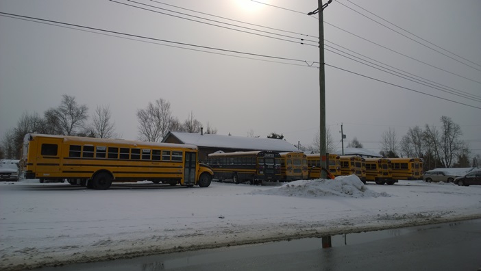 На машине по Канаде. Школьные автобусы в Джералдтон Онтарио. School Bus Geraldton Ontario