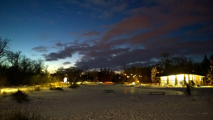 На Ассинибоин Парк, Виннипег, Канада. Ночная фотография Nokia Lumia 1020