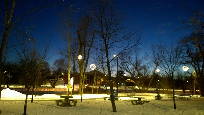 На Ассинибоин Парк, Виннипег, Канада. Ночная фотография Nokia Lumia 1020