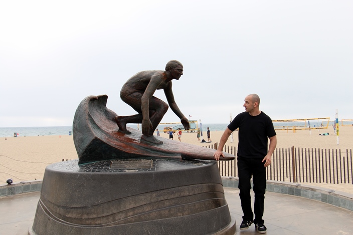 Черняков Эрмоса-Бич Калифорния и памятник Тим Келли Chernyakov Hermosa Beach California Tim Kelly Surf Statue