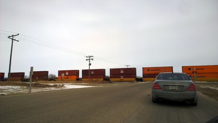 На машие по провинции Саскачеван длинный поезд железная дорога Saskatchewan