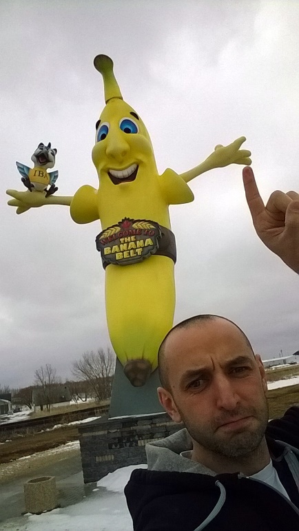 Черняков в Мелита Манитоба статуя памятник банану. Банановый пояс. Chernyakov in Melita Manitoba banana statue banana belt.