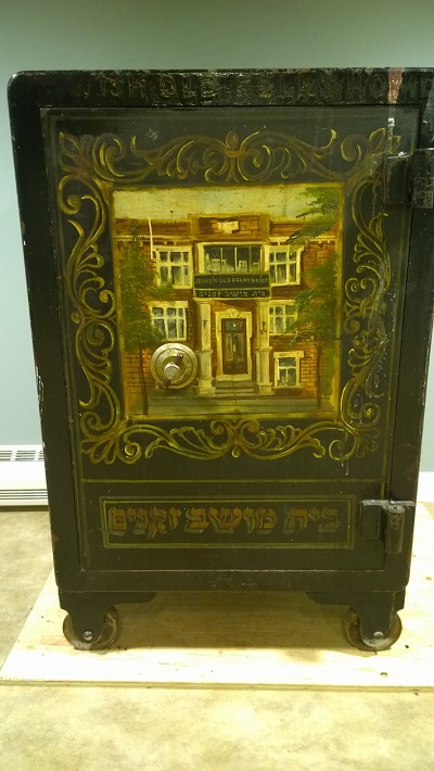 старинный винтажный еврейский сейф с золотом