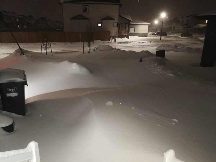 Зима и снег в РиджВуд Вест Виннипег Манитоба. Winter and snow in RidgeWood West Winnipeg Manitoba