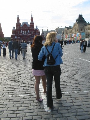 девушки на красной площади Москва 
grls on red square Moscow