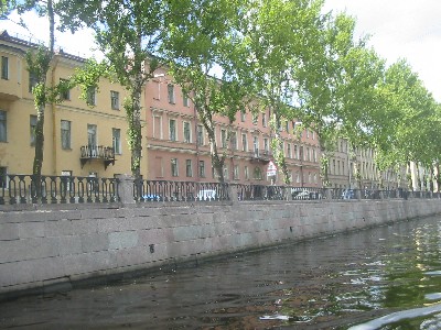 река Нева канал набережная 
вид на старинные здания channel of Neva river a view on historical buildins on 
the river bank